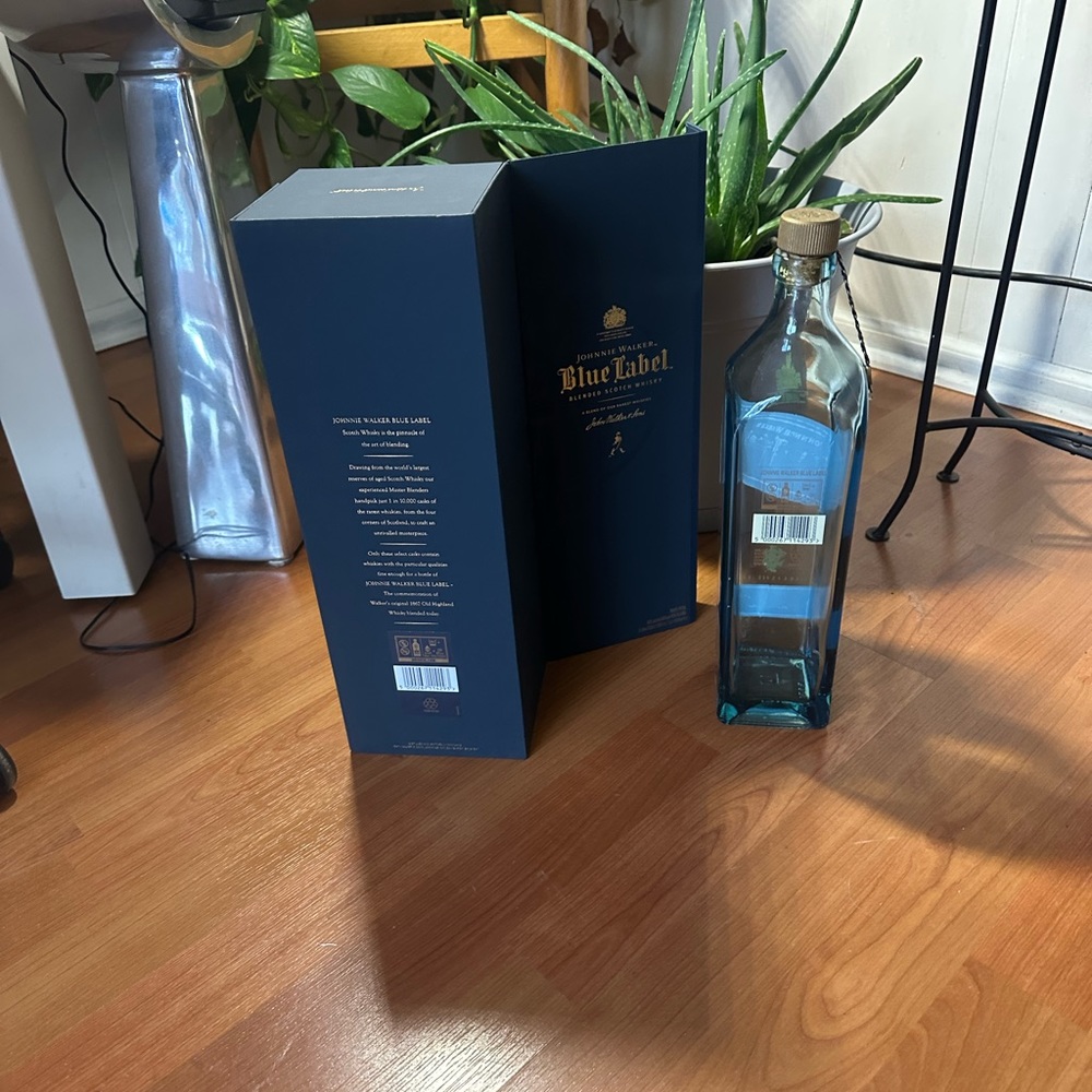 Empty bottle - Picture 2 of 4